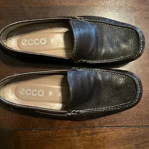 Ecco classic leather loafers with hand sewn cushion size 40 or 6-6.5 men’s